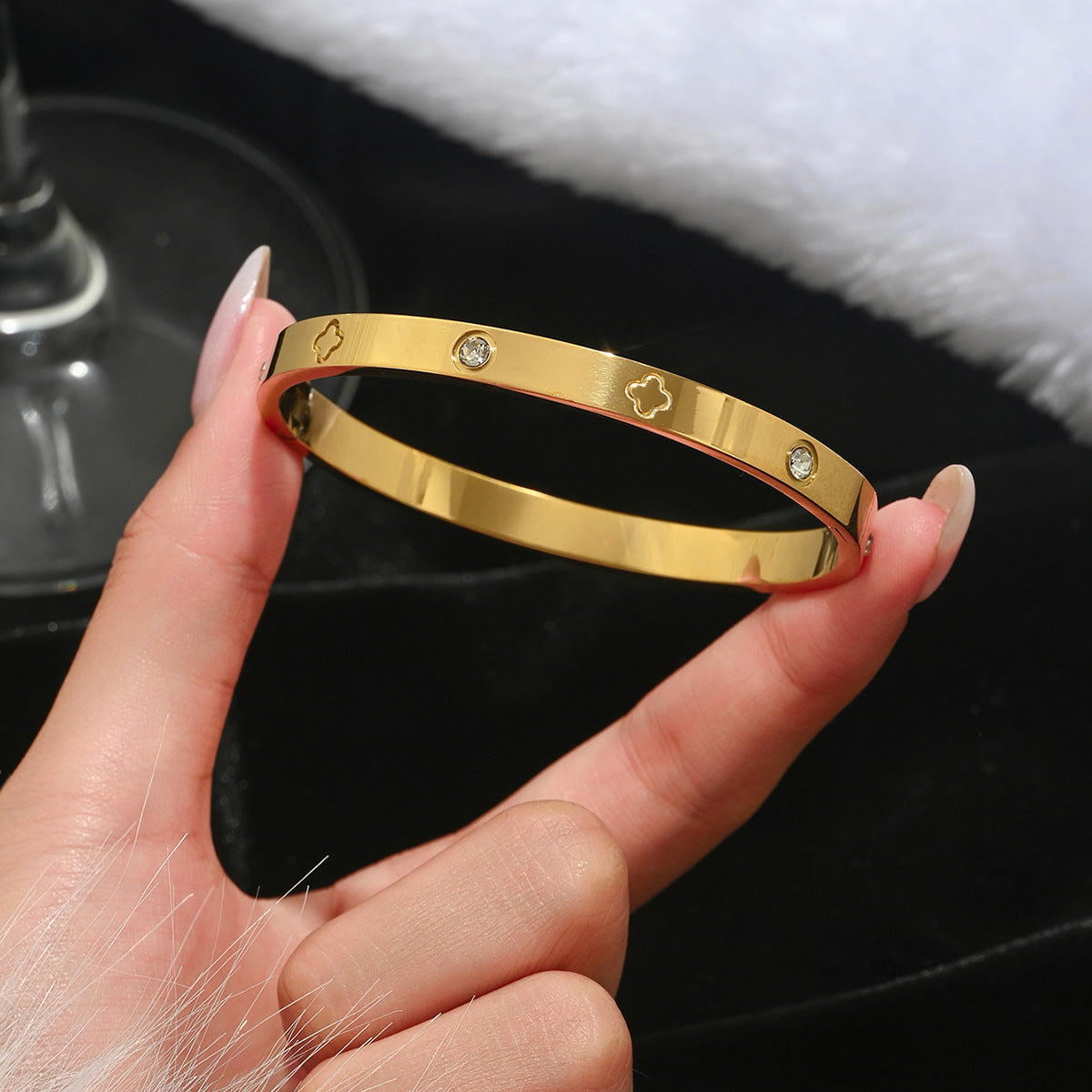 Wholesale Gold Electroplated Titanium Steel Four-Leaf Clover Bracelet Set – Fashion Accessory Gift