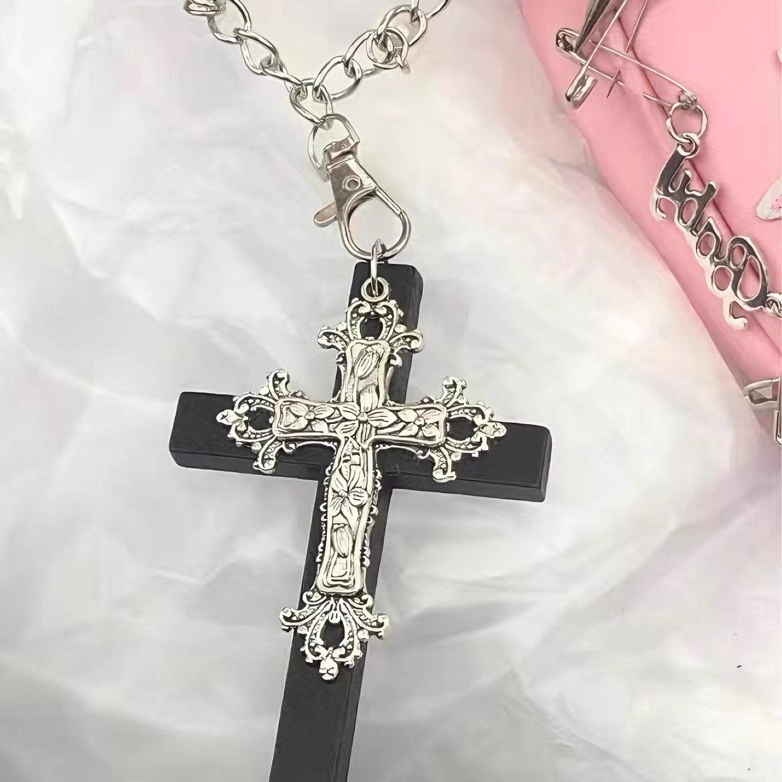 Wholesale Gothic Cross Pendant Necklace Y2K Punk Wooden Jewelry Accessory For Everyday Chic Boutique Resale
