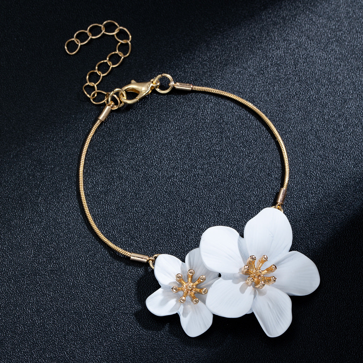 Wholesale Light luxury high-end niche jewelry alloy three-dimensional flower adjustable bracelet