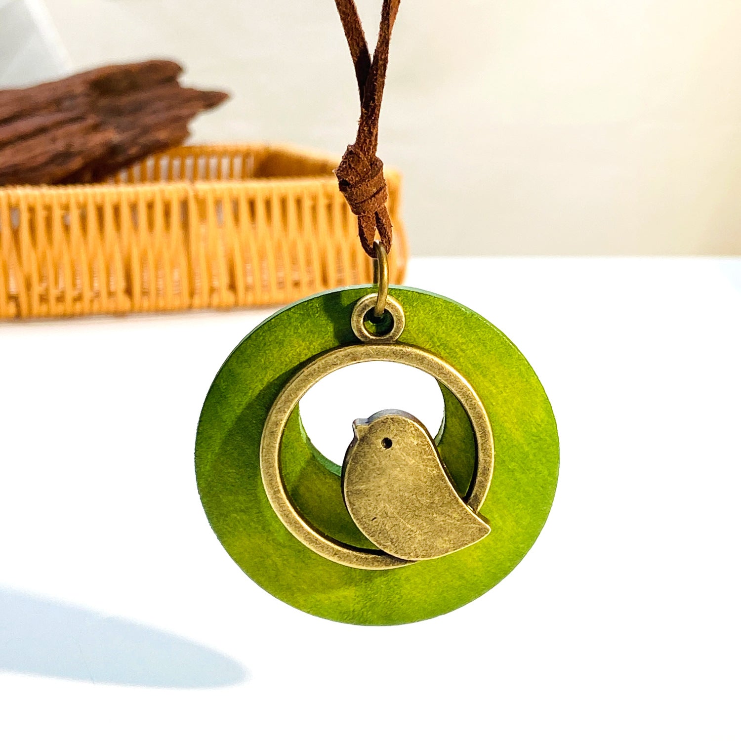 Wholesale Vintage Ethnic Green Wooden Bird Pendant Long Necklace for Women Fashion Accessory