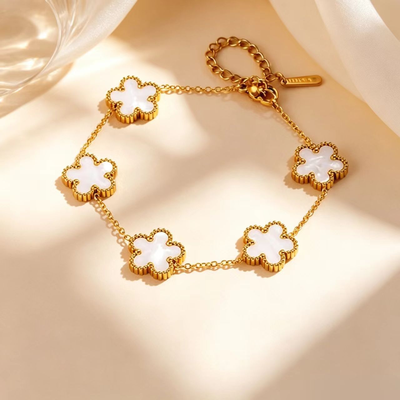 Wholesale Electroplated Stainless Steel Lucky Clover Bracelet - Modern Minimalist Fashion Accessory for Gift or Boutique Resale