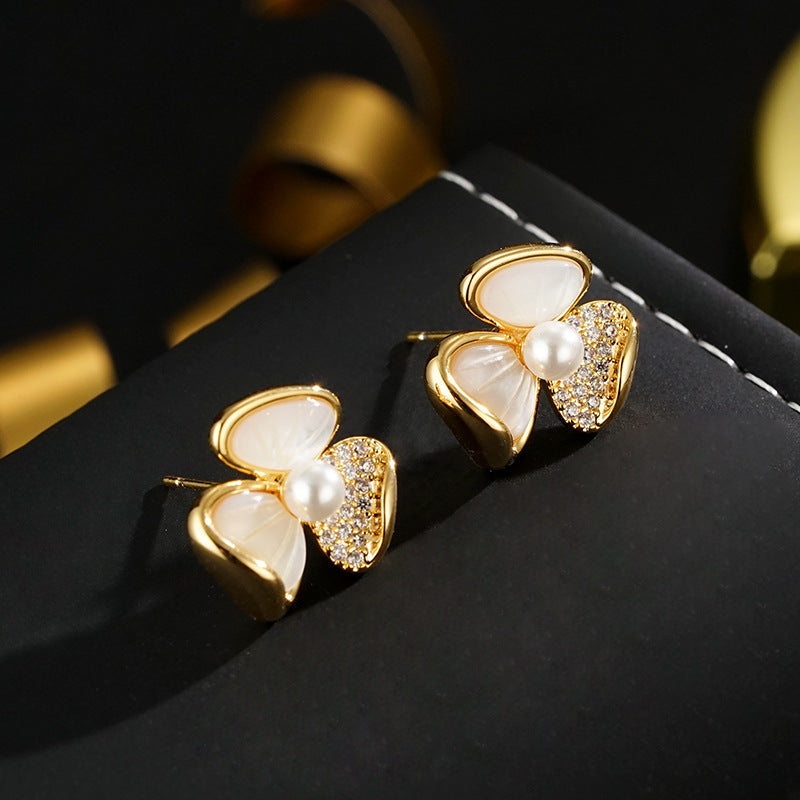 Wholesale S925 Silver Needle Earrings Flower Light Luxury Earrings