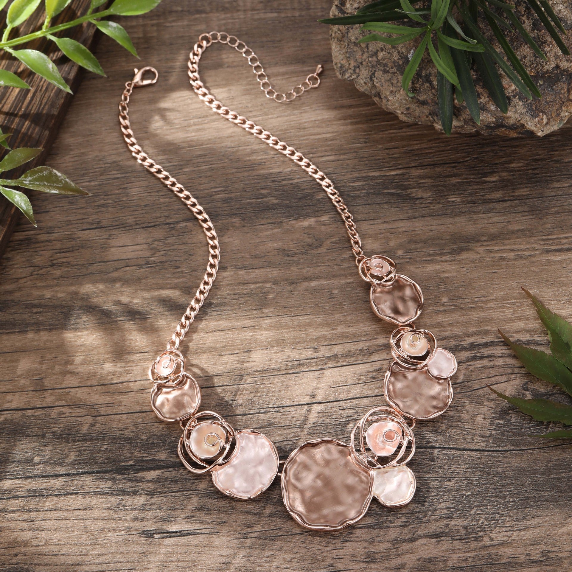 Wholesale  color painting oil rose necklace geometric hollow rose color necklace