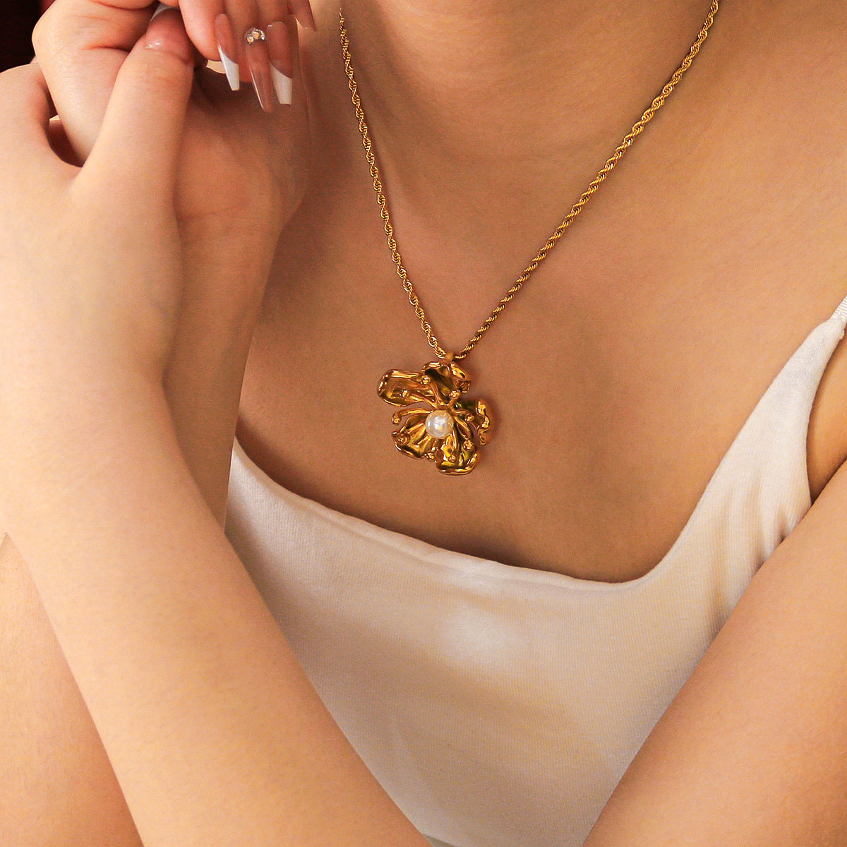 Wholesale  Stainless Steel Plated 18K Gold Cast Double Layer Flower Pendant Necklace