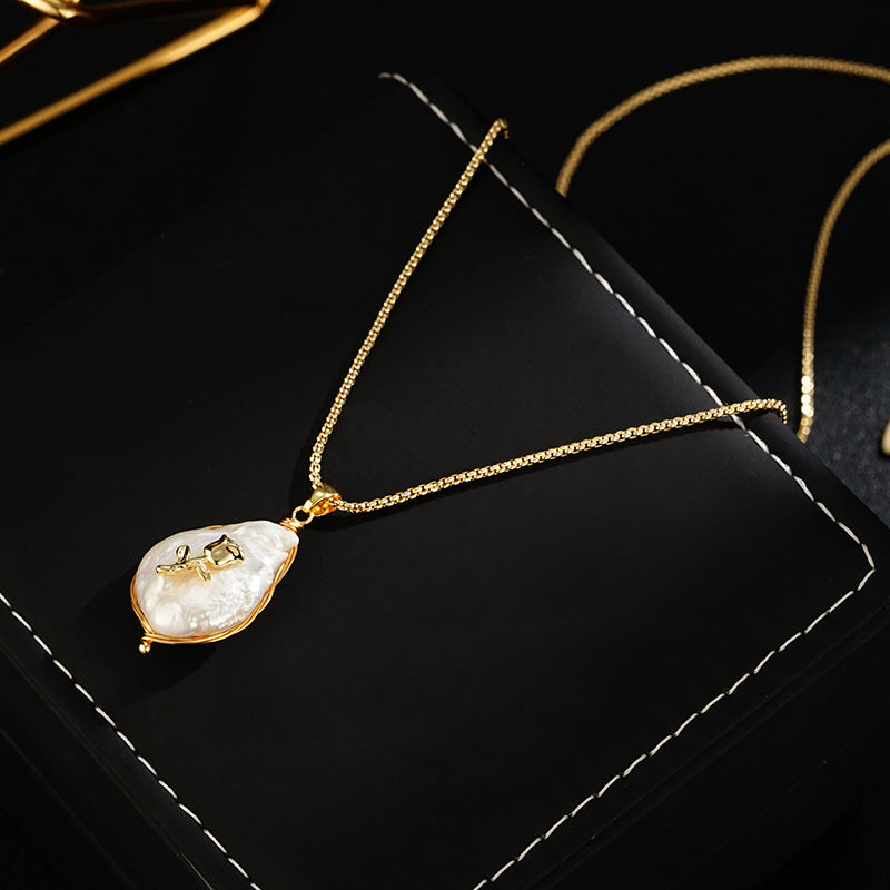 Wholesale  Baroque Freshwater Pearl Necklace  Personality Rose Embellished Brass Winding Necklace