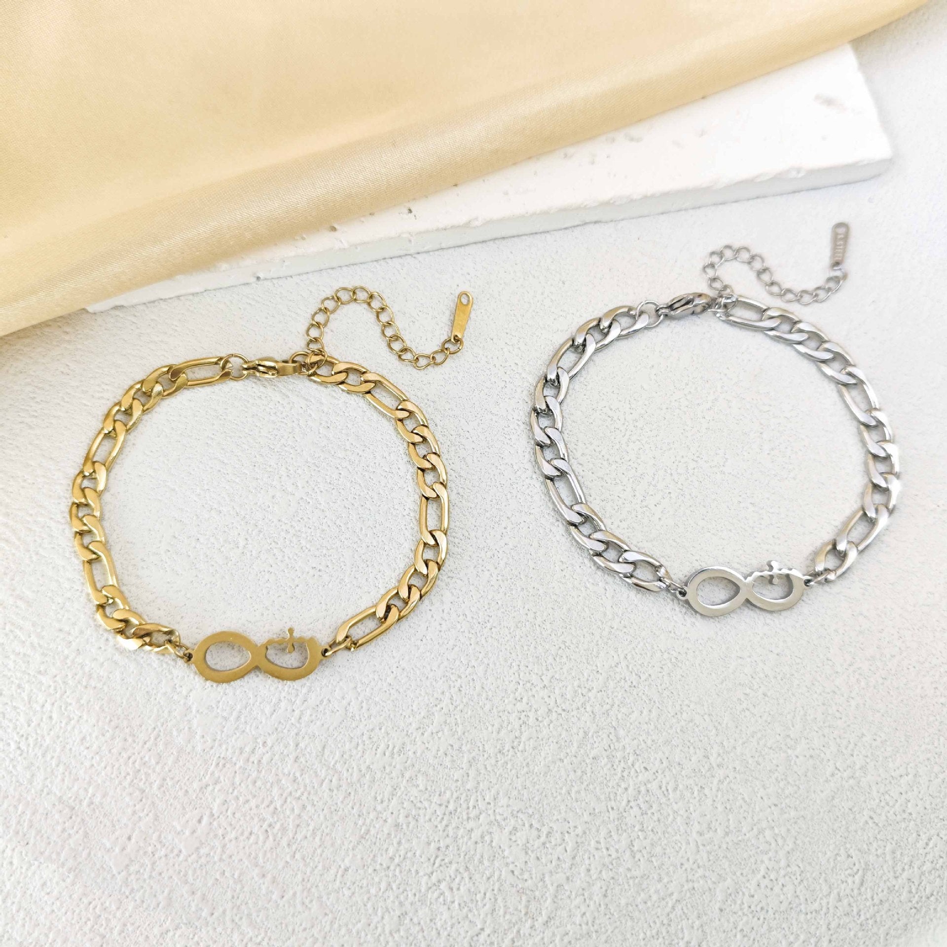 Wholesale Minimalist Infinity Figure-Eight Titanium Steel Bracelet Fashion Jewelry Accessory for Women
