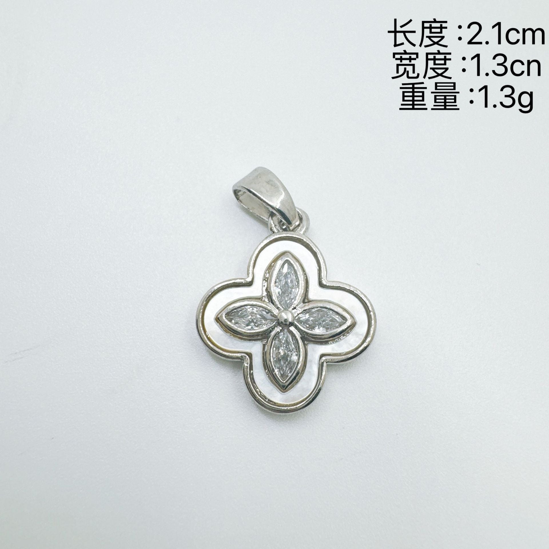 Wholesale Chic Four-Leaf Clover Pendant Gold Plated Copper European Style Jewelry Accessory