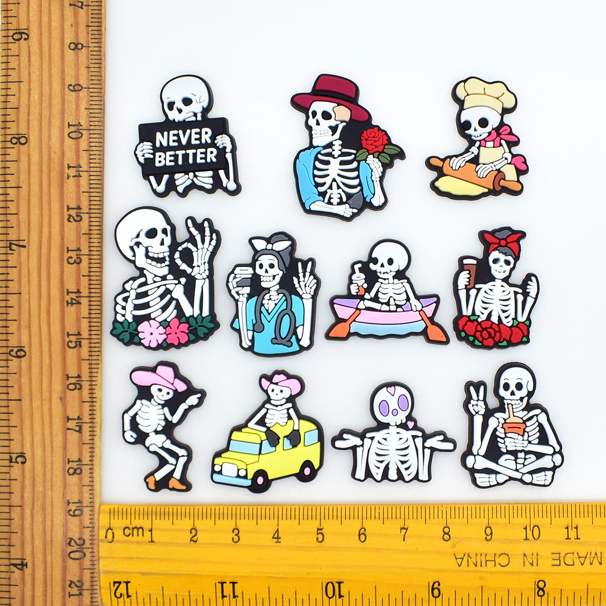 Wholesale Random 100pcs  skull cartoon clogs  PVC Soft Rubber Shoe Buckle Decoration