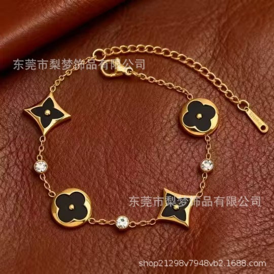 Wholesale Four-Leaf Clover Titanium Steel Bracelet,  18K Gold Plated Fashion Accessory,  Everyday Wear Gift for Women