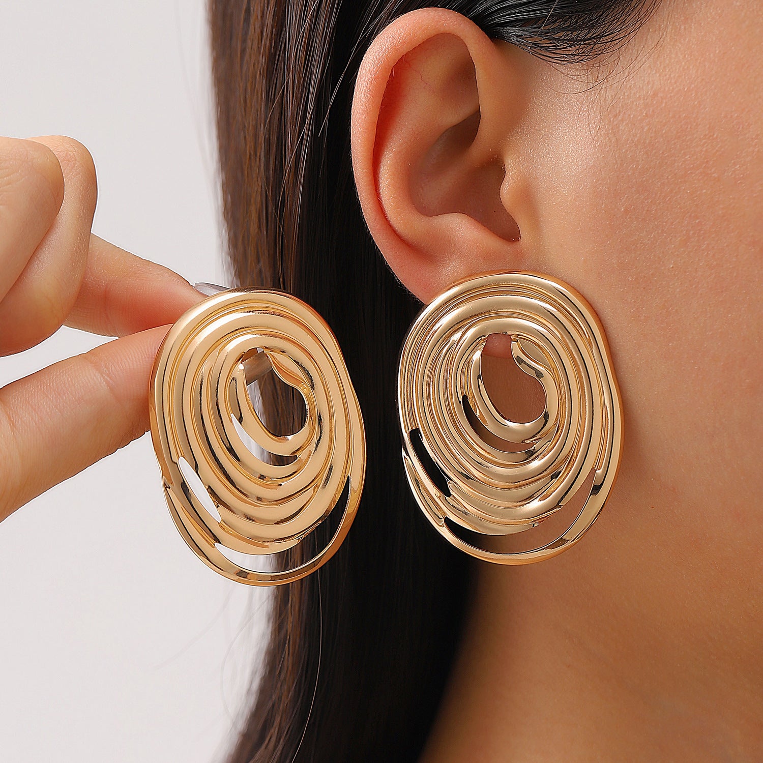 Wholesale Electroplated Metal Earrings Geometric Oval Pattern Fashion Accessory