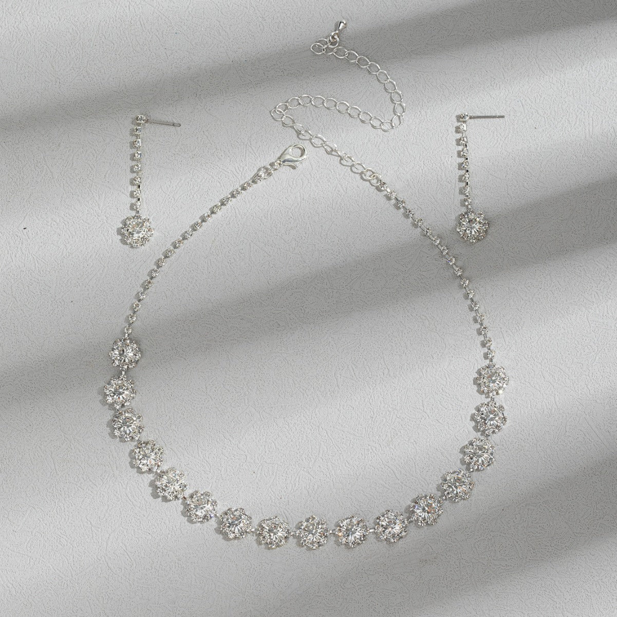 Wholesale Exquisite Claw Chain Necklace Set Water Drop Earrings Necklace