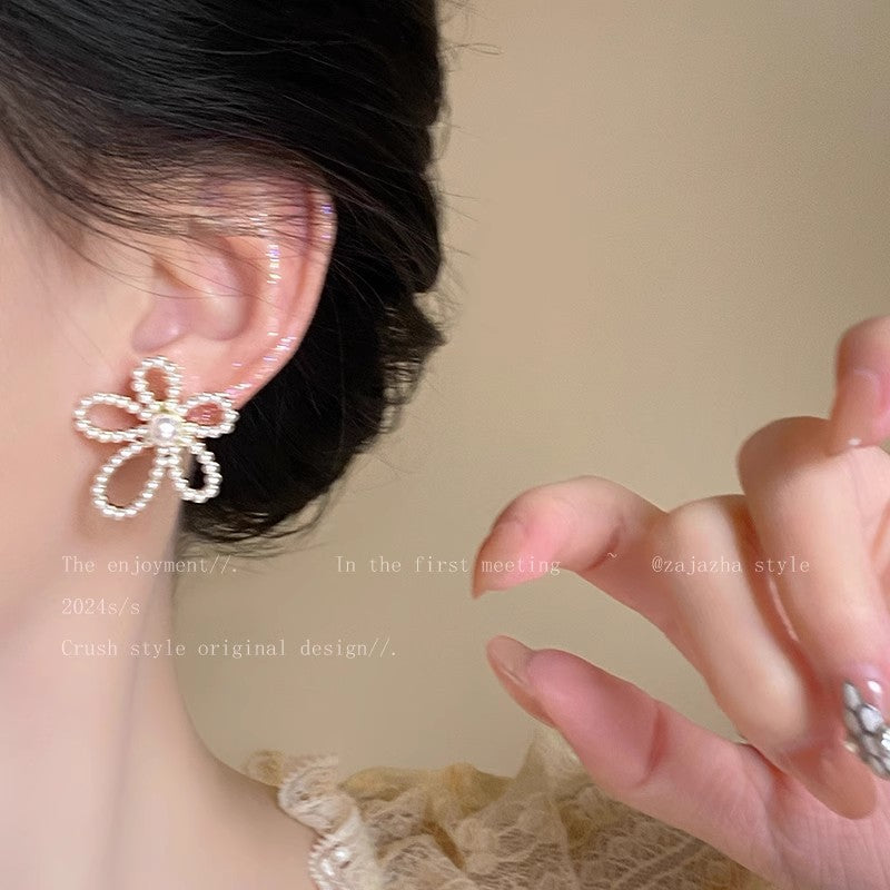 Wholesale  Retro Hollow Flower Earrings