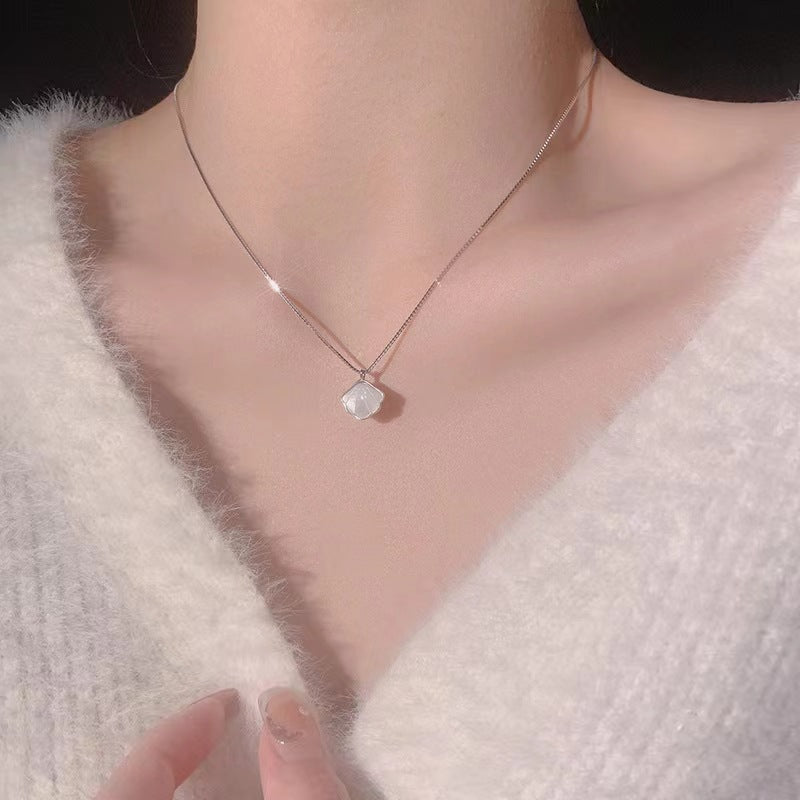 Wholesale shell light luxury clavicle chain