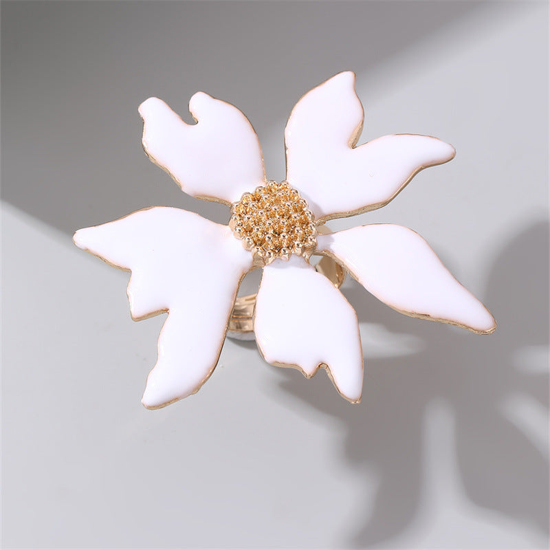 Wholesale exaggerated metal style white flower ring