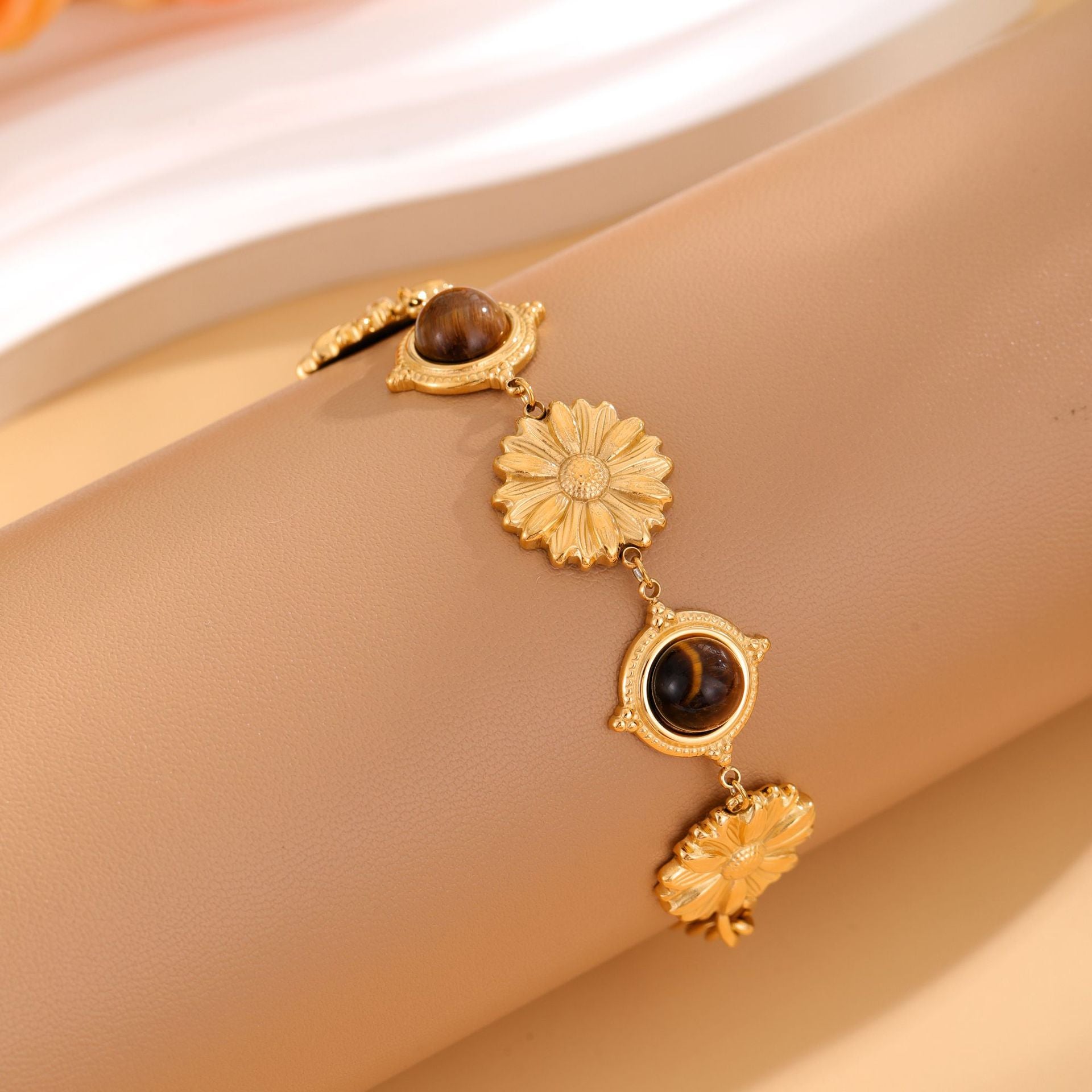 Wholesale Baroque Retro Luxury  Stainless Steel Jewelry Bracelet