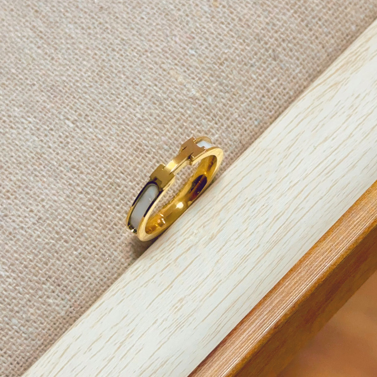 Wholesale  Titanium Steel does not fade white shell H letter ring