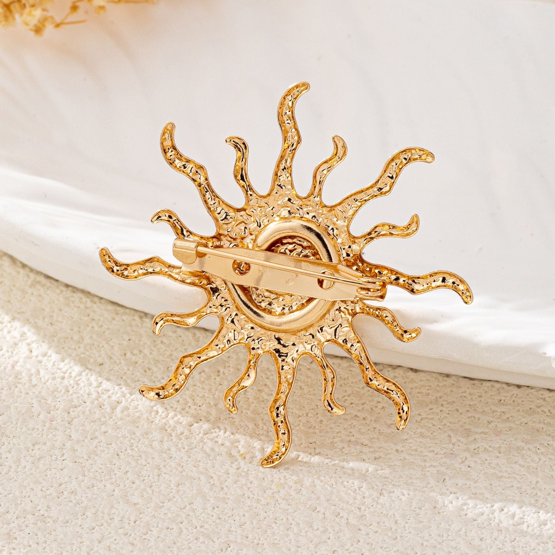 Wholesale Women S Gold Sun Brooch Stylish Metal Jewelry Accessory For Daily Wear Party Gift And Boutique Resale