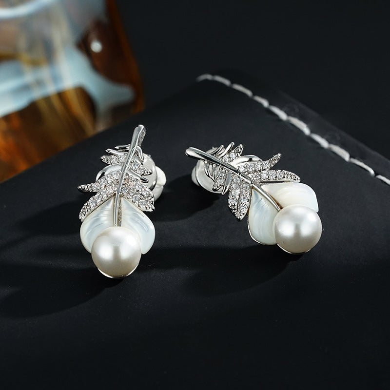 Wholesale Natural shell  temperament fashion feather series earrings