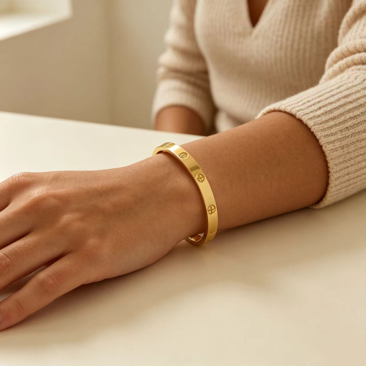 Wholesale Trendy 18K Gold Tone Titanium Steel Cross Bangle For Women Slim Classic Clasp Bracelet Jewelry Accessory