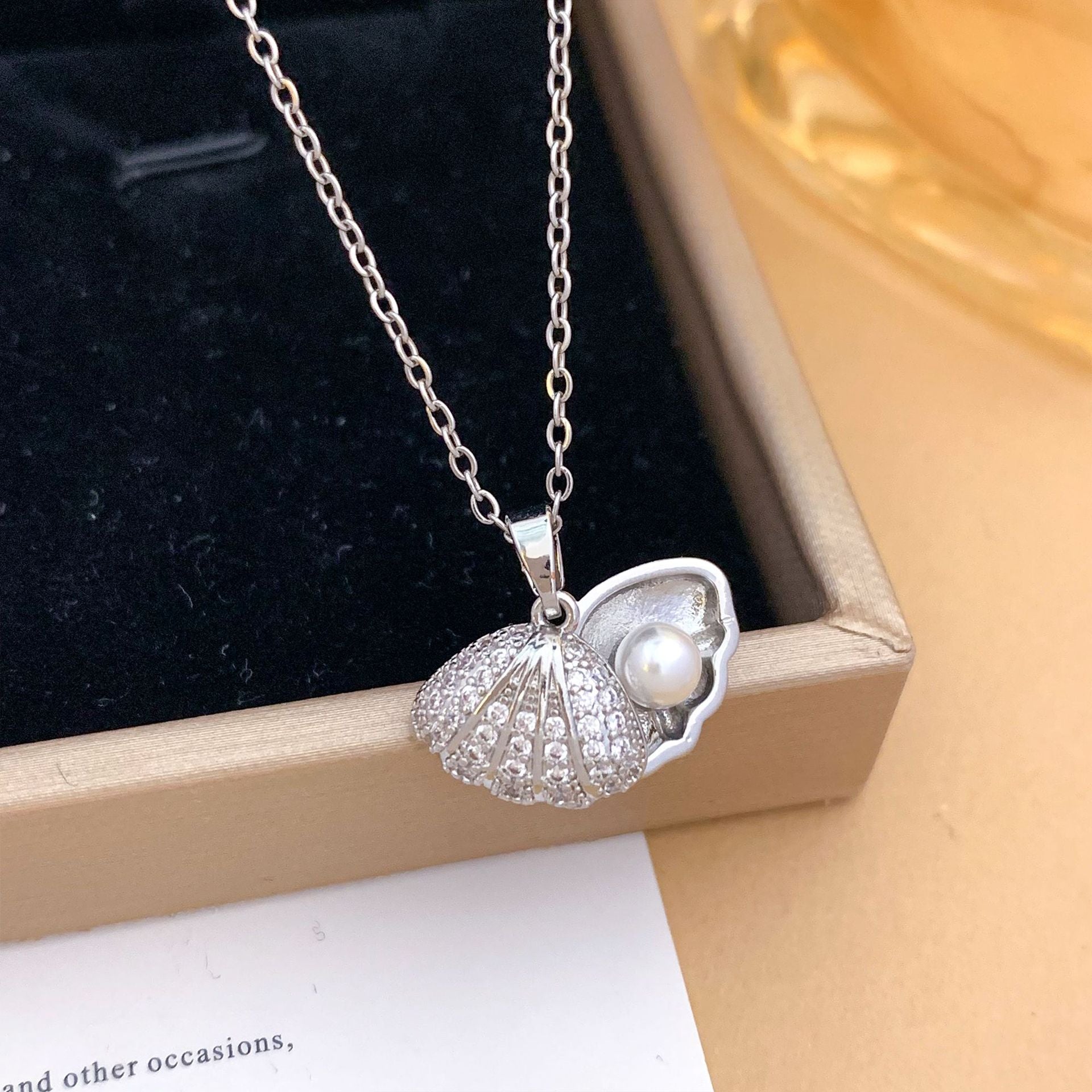 Wholesale Fashion Real Gold Plated Shell Pearl Pendant Necklace,  Titanium Steel Choker Jewelry Accessory