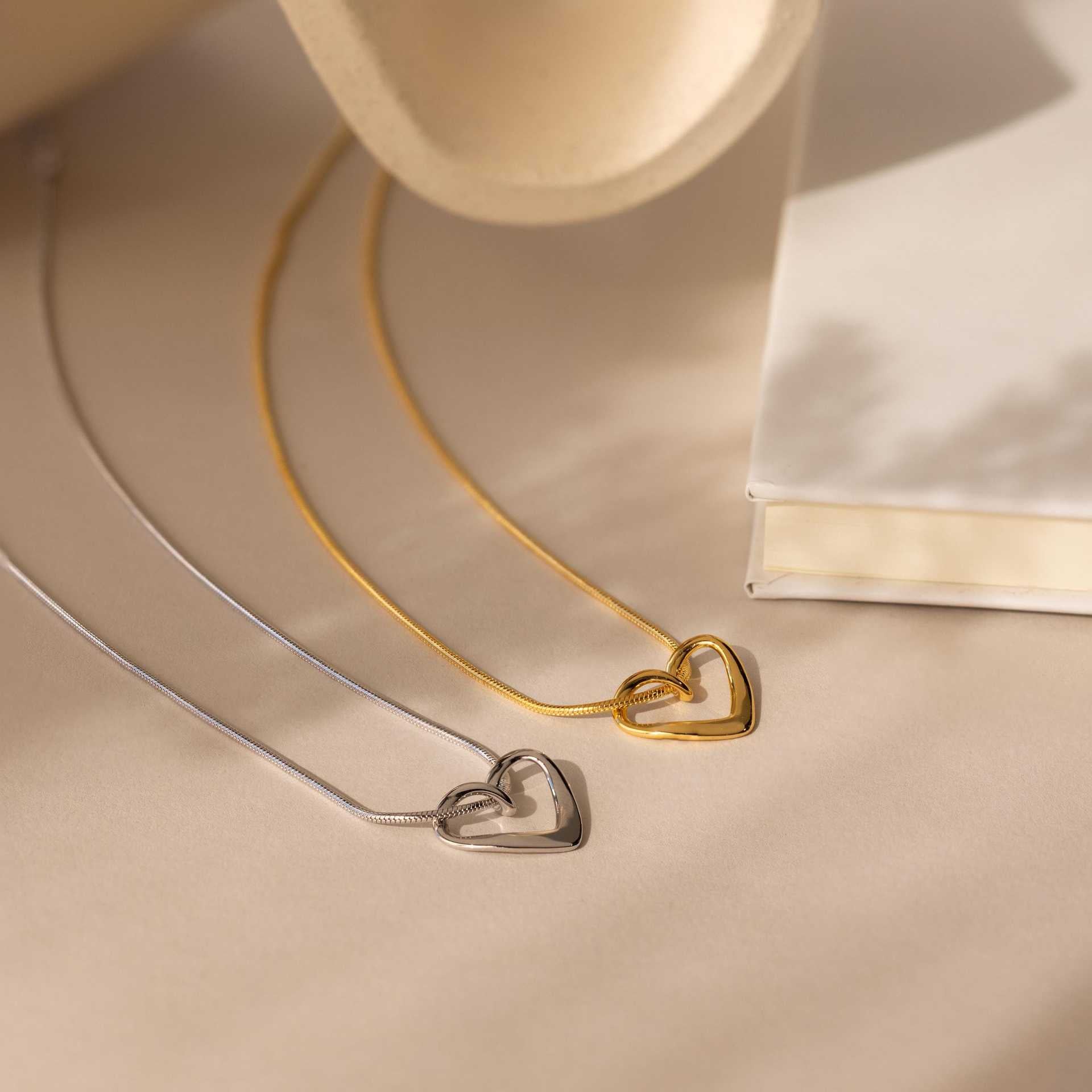 Wholesale Hollow Heart Necklace Stainless Steel 18k Gold Color Preservation Necklaces