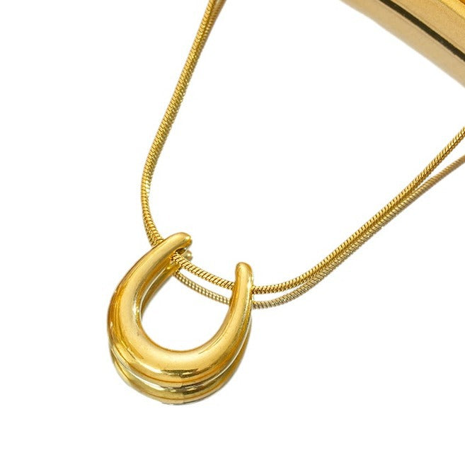 Wholesale Titanium Steel U-Shaped Horseshoe Pendant Necklace,  Trendy Layering Jewelry for Boutique Resale