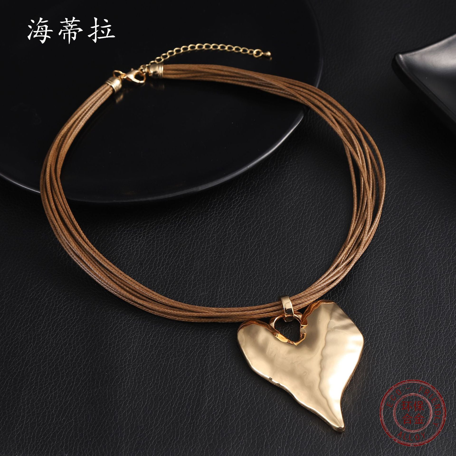 Wholesale golden three-dimensional heart-shaped leather rope pendant irregular heart-shaped necklace
