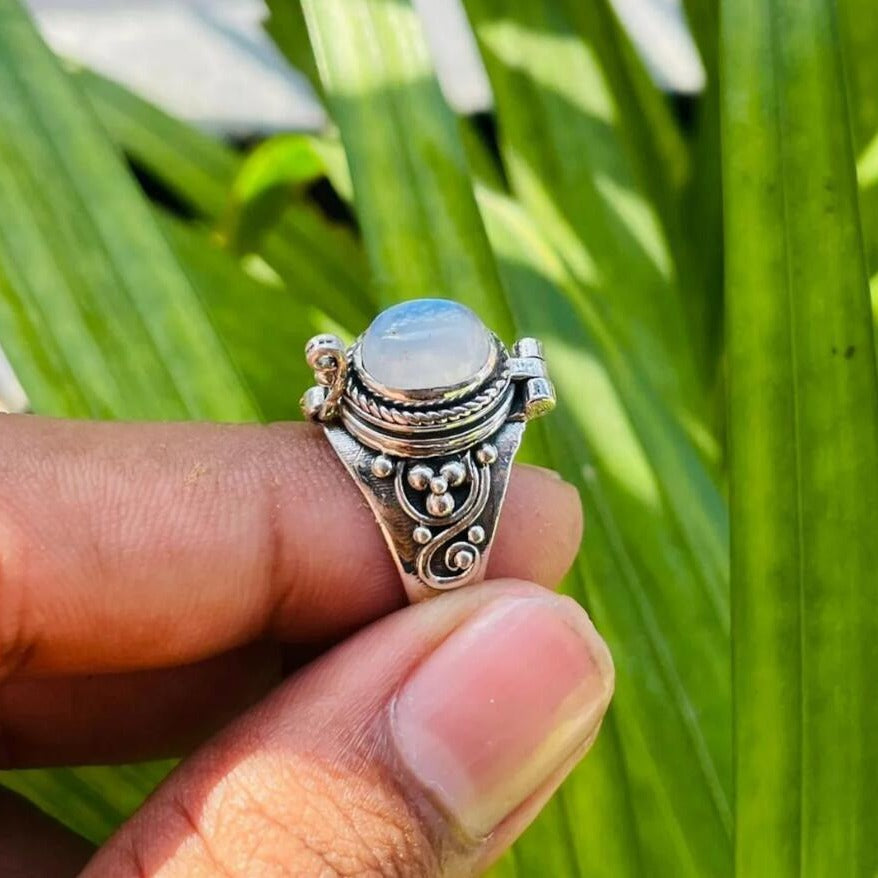 Wholesale  Bohemian Style Inlaid Moonstone Openable Ring