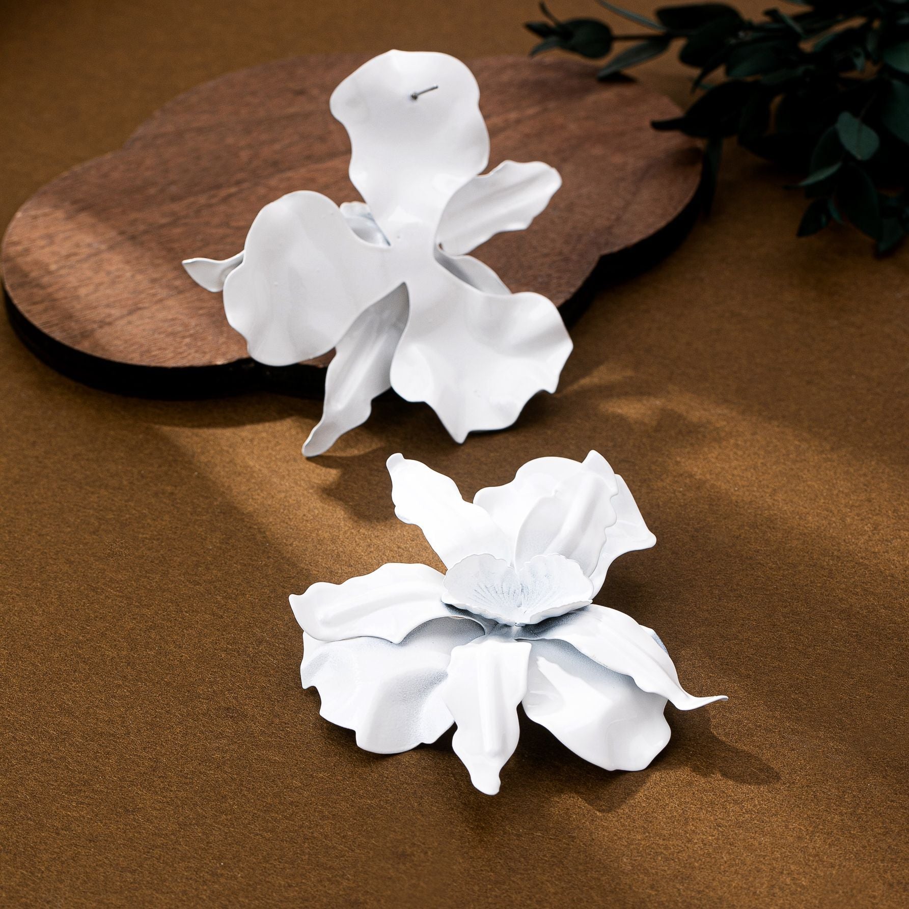 Wholesale White Flower Earrings For Women Trendy Alloy Jewelry Accessory For Party And Everyday Wear