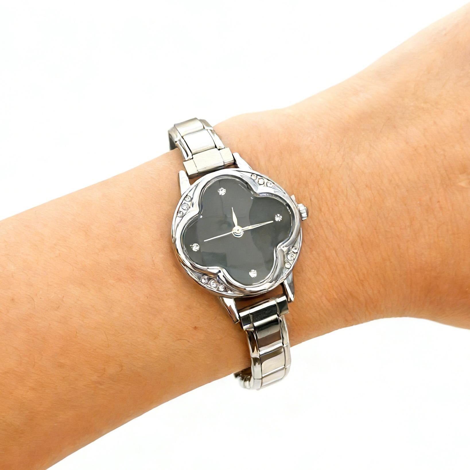 Wholesale Trendy Women' s Casual Quartz Watch with Ruby Four-Leaf Clover Diamond Design,  DIY Accessory for Resale