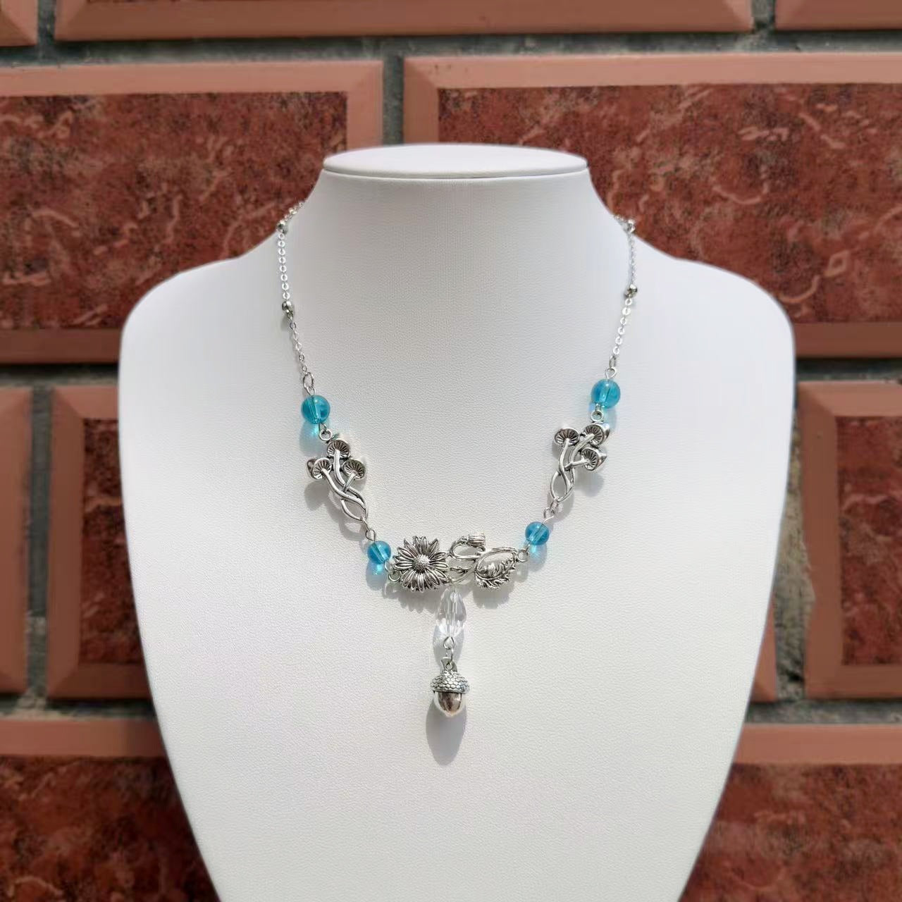 Wholesale Vintage Floral Mushroom Pendant Necklace Alloy Adjustable Boutique Resale