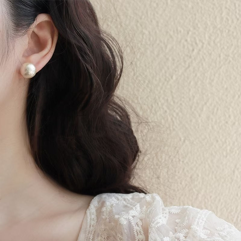 Wholesale Retro exaggerated pleated pearl earrings