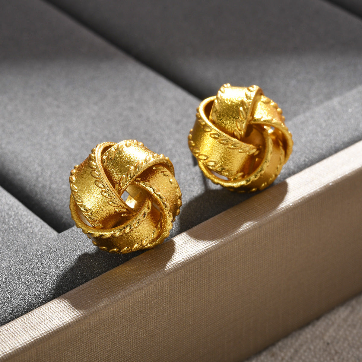 Wholesale retro personality temperament sand gold earrings