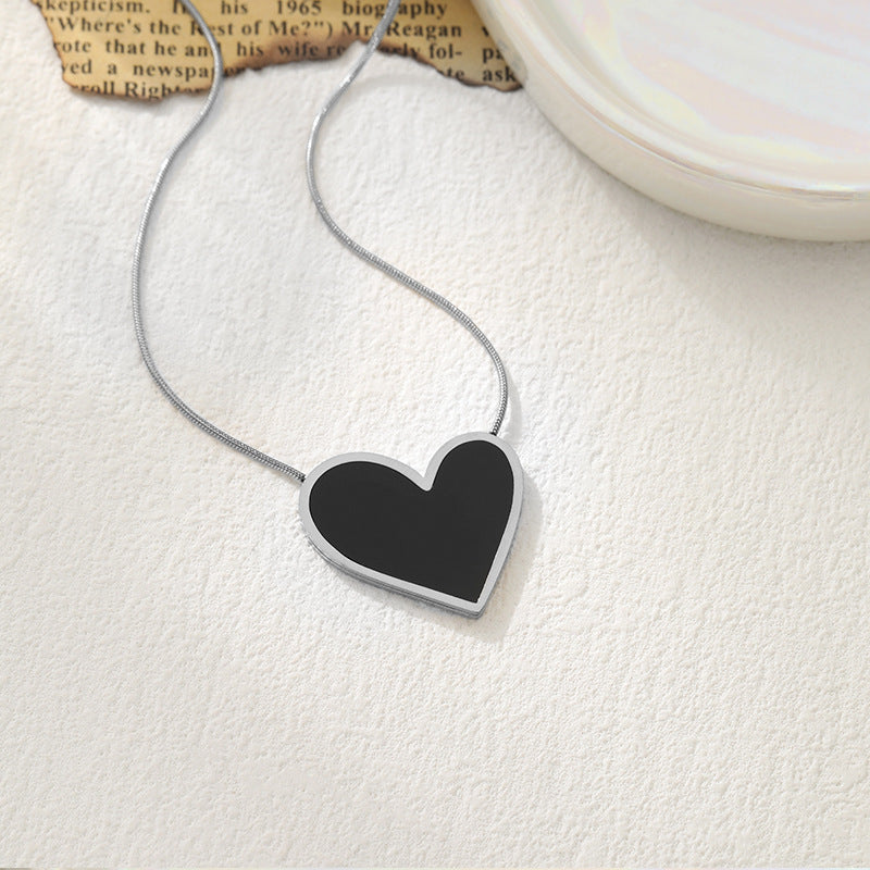 Wholesale Titanium Steel Black Heart Clavicle Chain Necklace Fashion Accessory