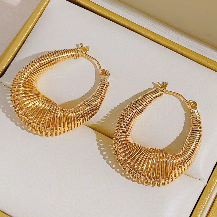 Wholesale Women S Gold Geometric Ear Cuff Vintage Irregular Design Chic Fashion Jewelry Accessory For Casual Wear