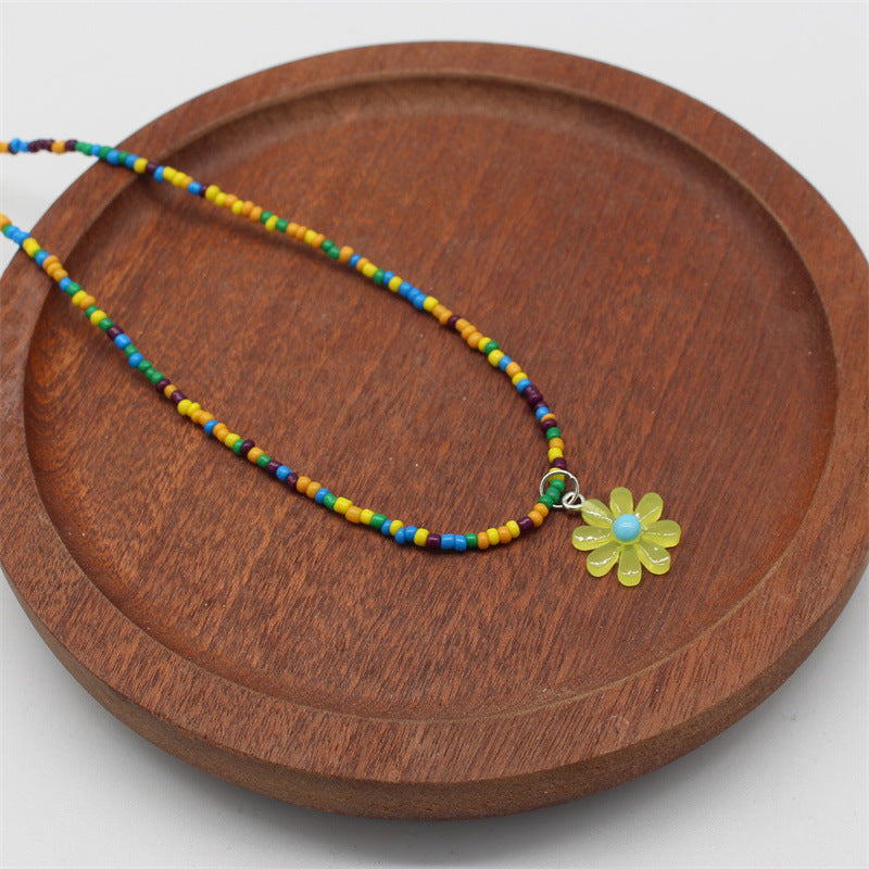 Wholesale daisy flower pendant necklace