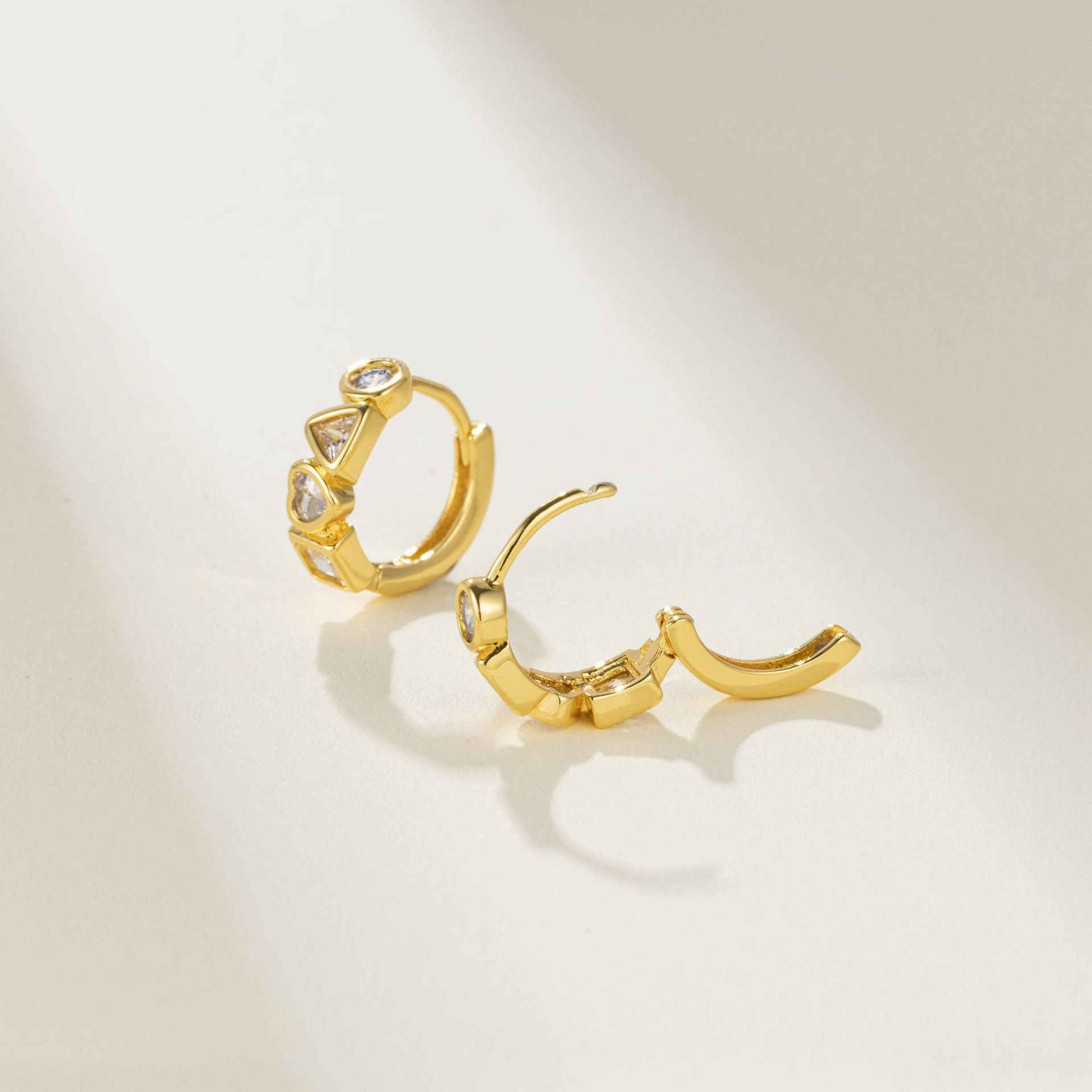 Wholesale Plated 18K Gold Heart-shaped Diamond Earrings