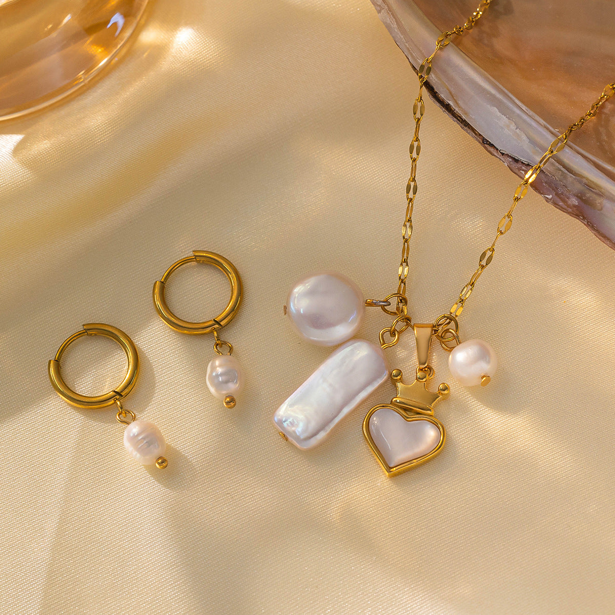 Wholesale Titanium steel freshwater beads love Fritillaria necklace