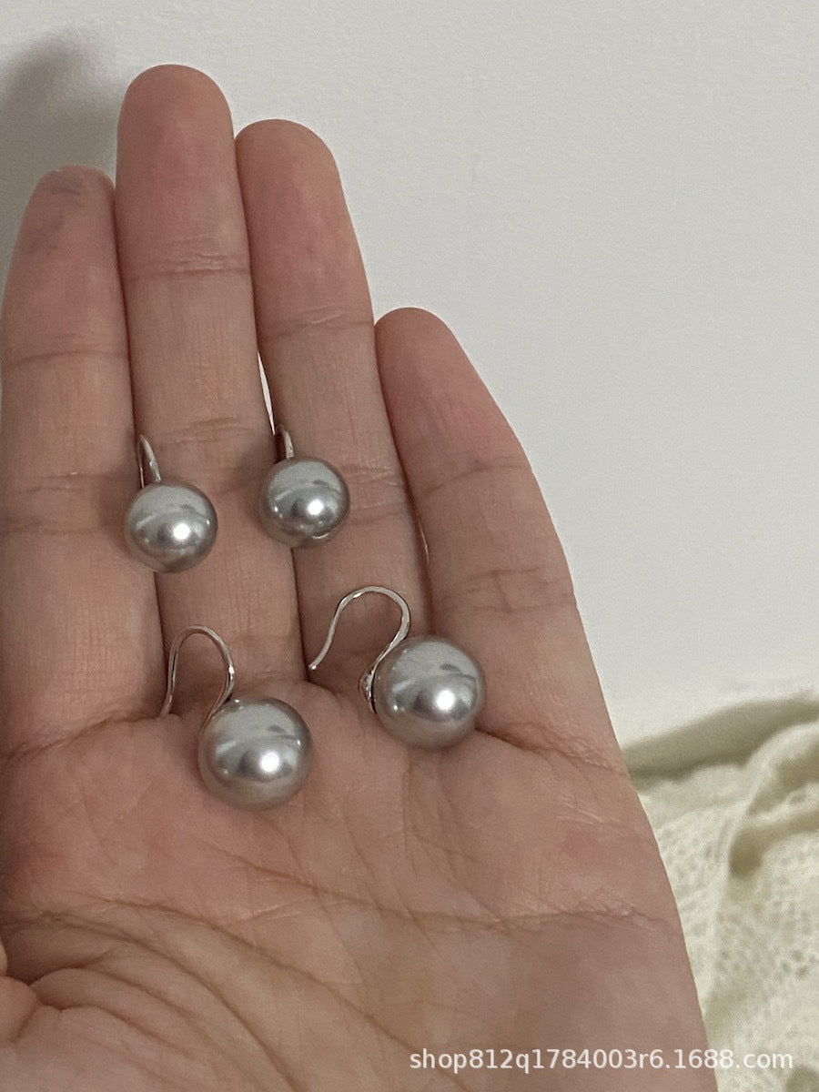 Wholesale Off-White Round High Heel Earrings