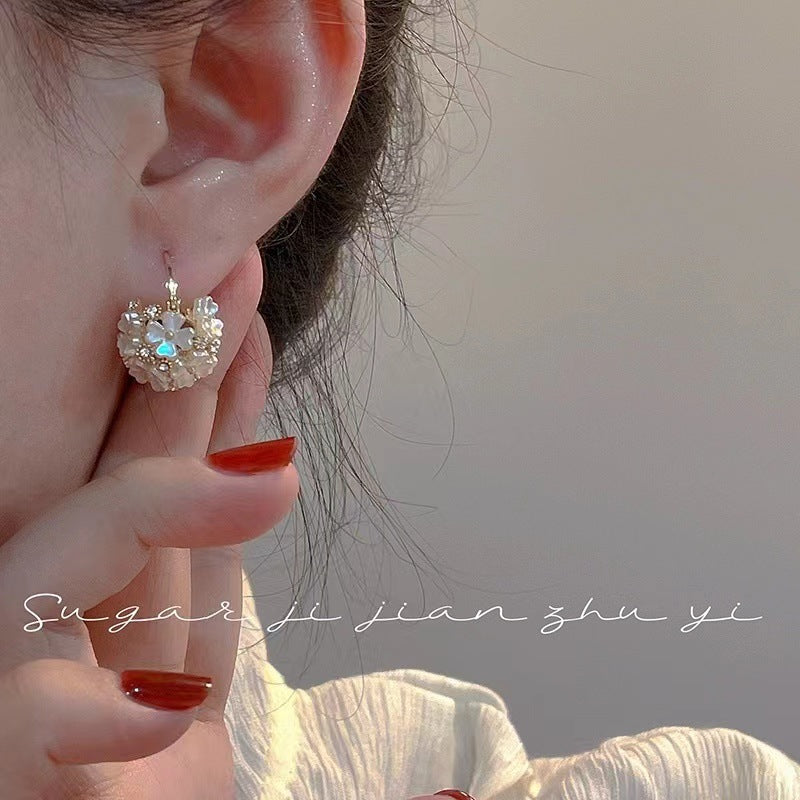 Wholesale Simple and Luxurious Heart-shaped Pearl Earrings