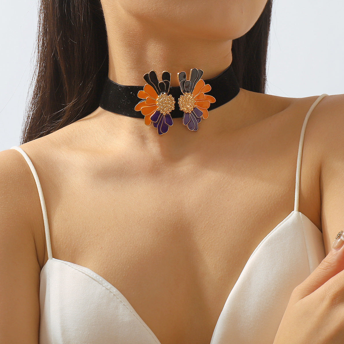 Wholesale Niche Retro Flower Necklace Flocking Cloth Oil Dropping Necklace
