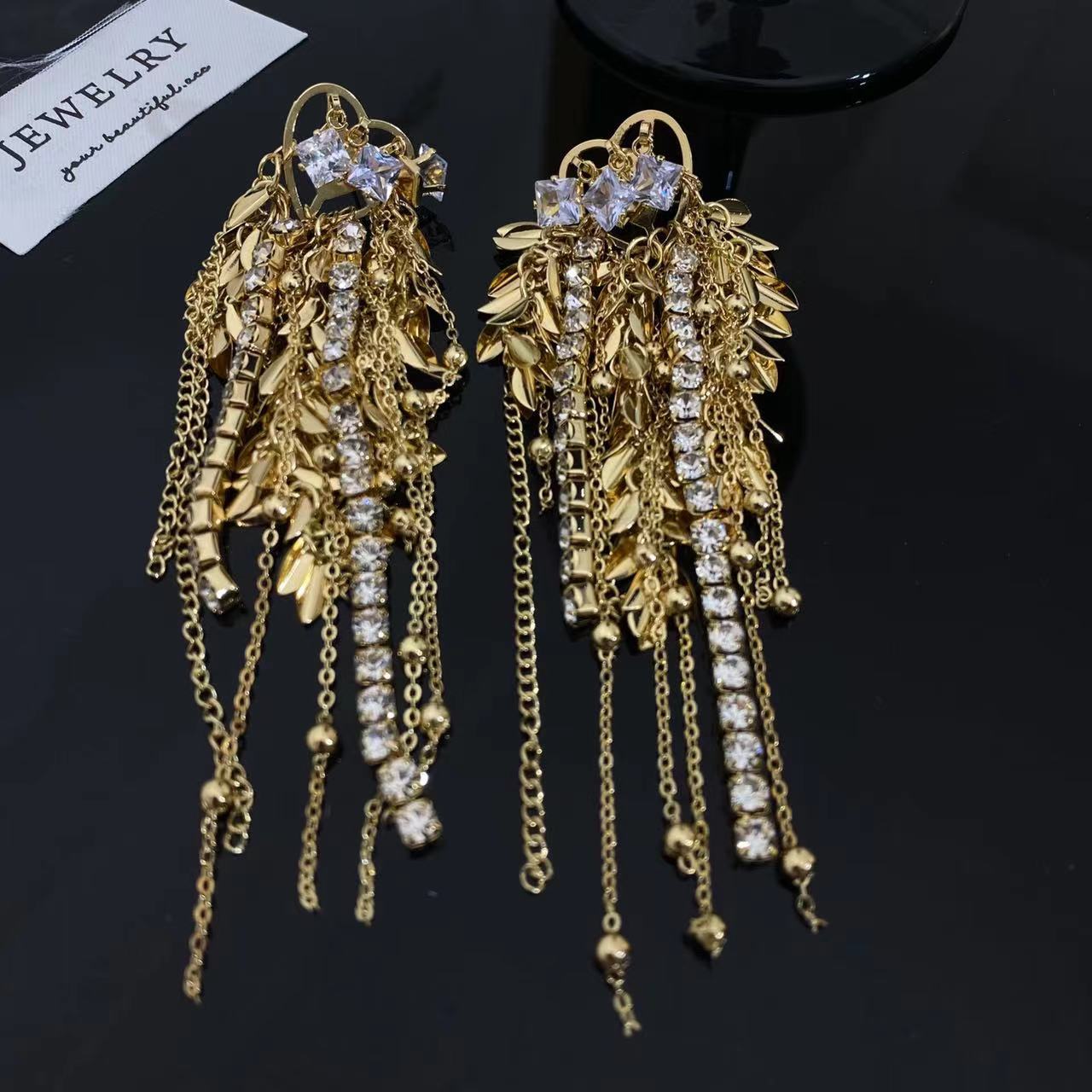 Wholesale Light Luxury Temperament Love Golden Ear Rhinestone Tassel Earrings