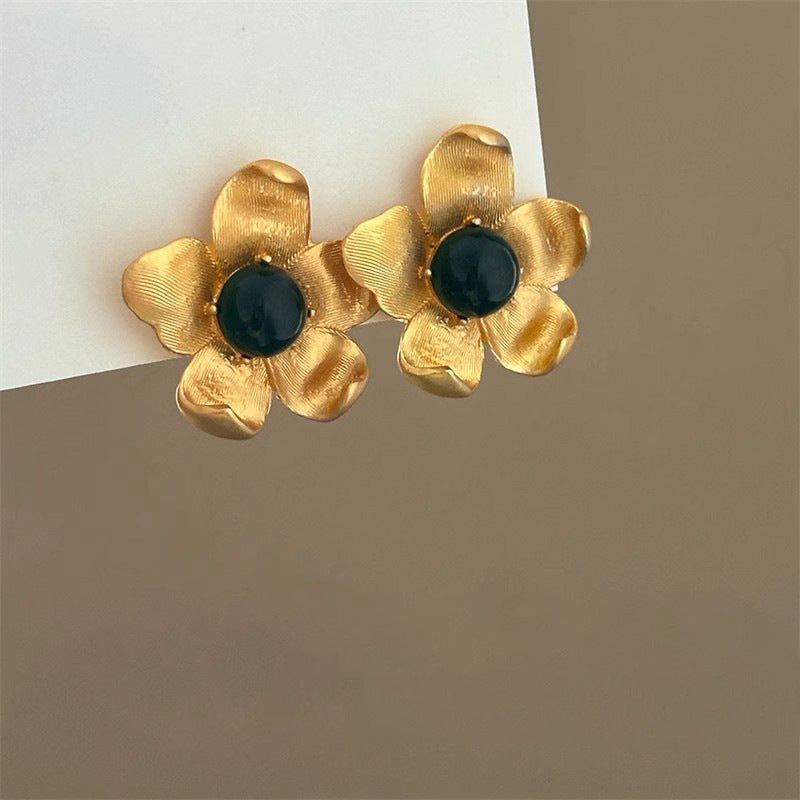 Wholesale  Metal Flower Earrings Light Luxury  Earrings