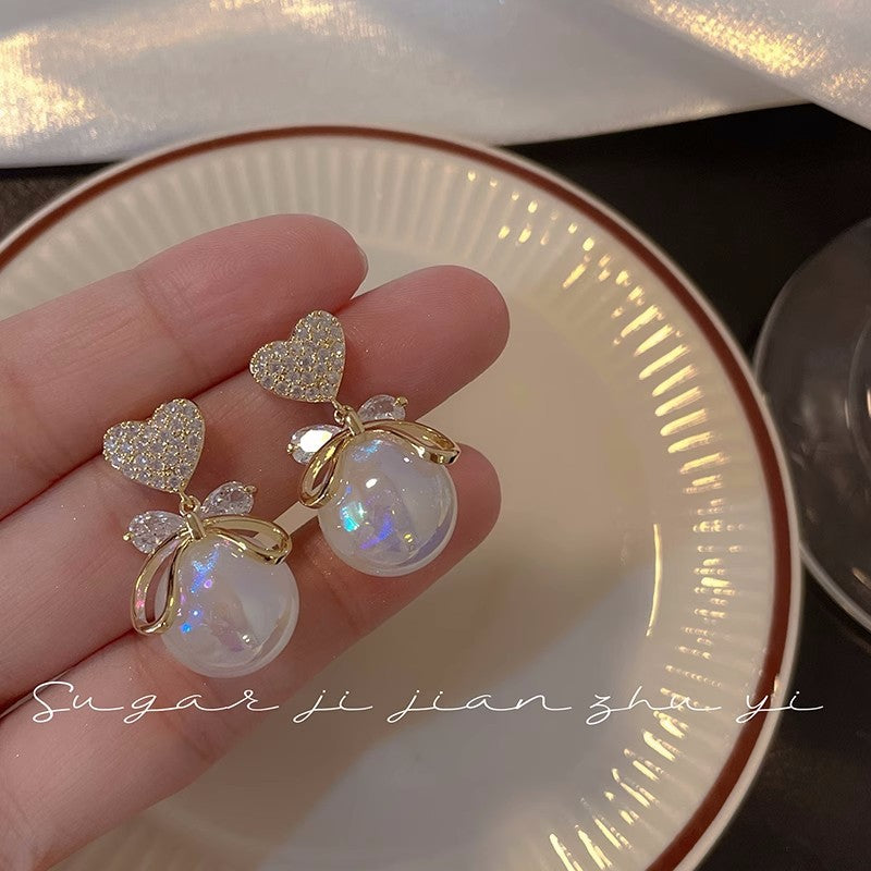 Wholesale Simple and Luxurious Heart-shaped Pearl Earrings