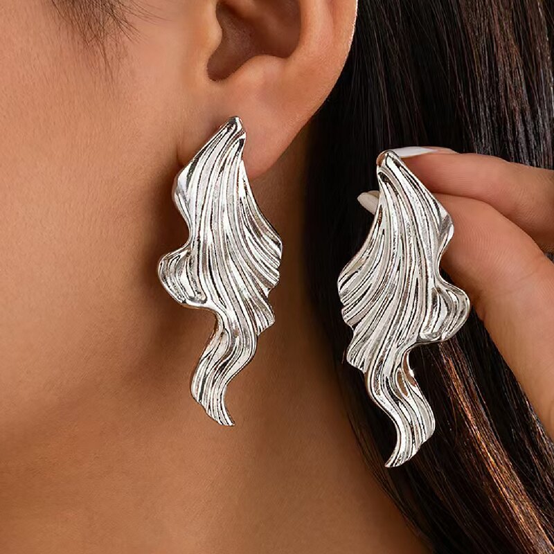 Wholesale Modern Wavy Texture Asymmetrical Earrings - Trendy Plastic Resin Jewelry for Party Wear or Everyday Boutique Resale