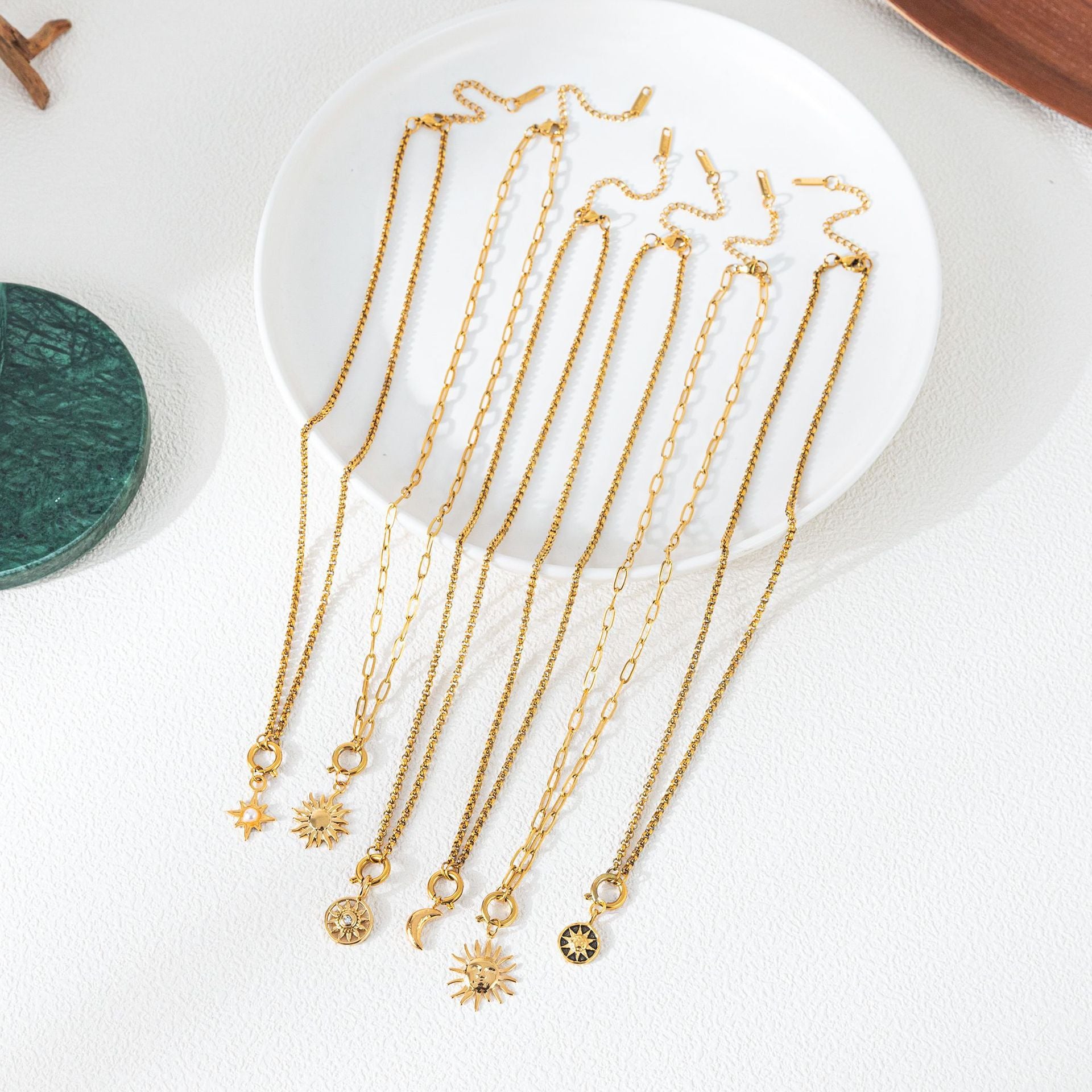 Wholesale Stainless steel sun necklace plated with 18K gold