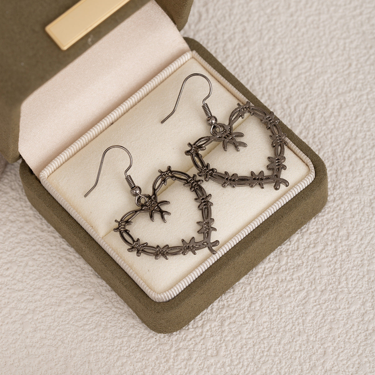 Wholesale  Retro Heart Niche Design Earrings