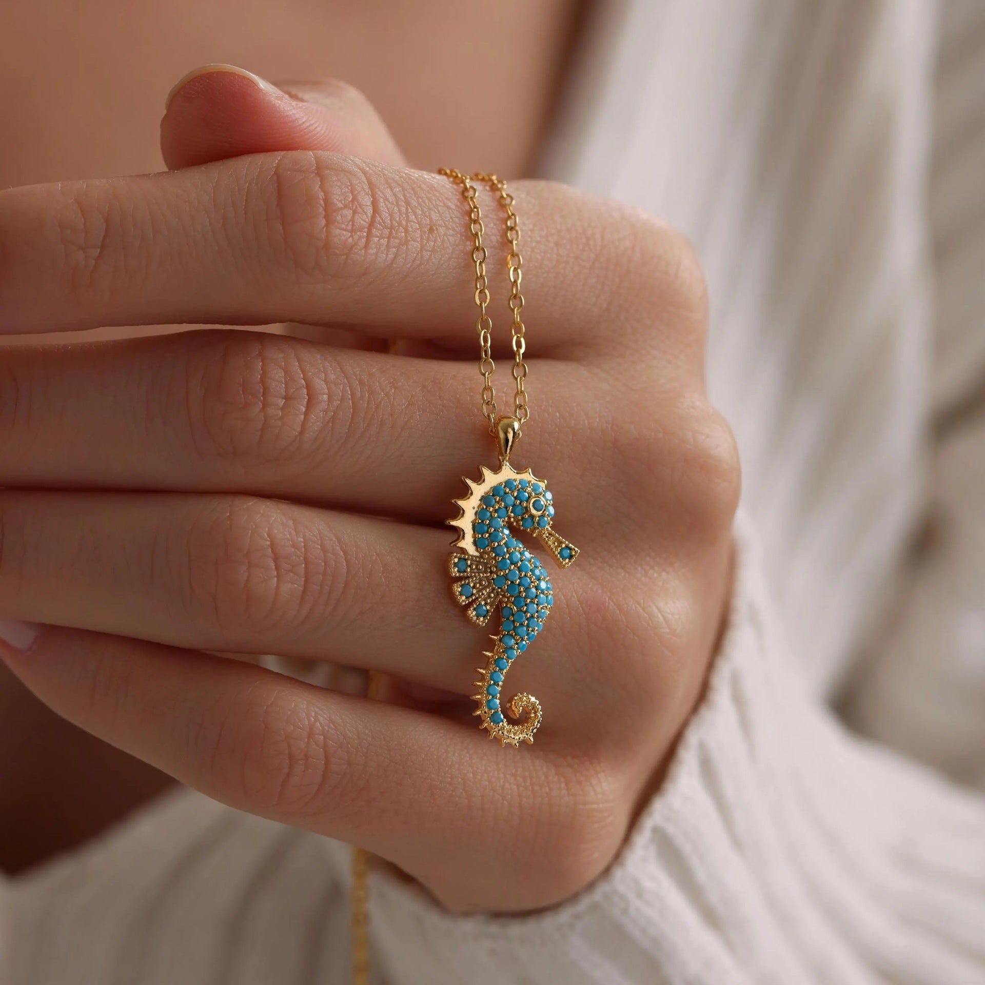 Wholesale Stainless Steel Blue Seahorse Pendant Electroplated Stylish Necklace Fashion Accessory For Everyday Wear And Boutique Resale