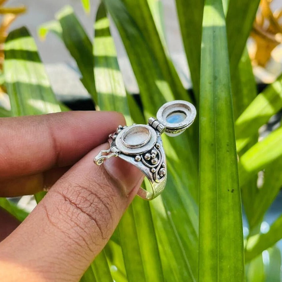 Wholesale  Bohemian Style Inlaid Moonstone Openable Ring