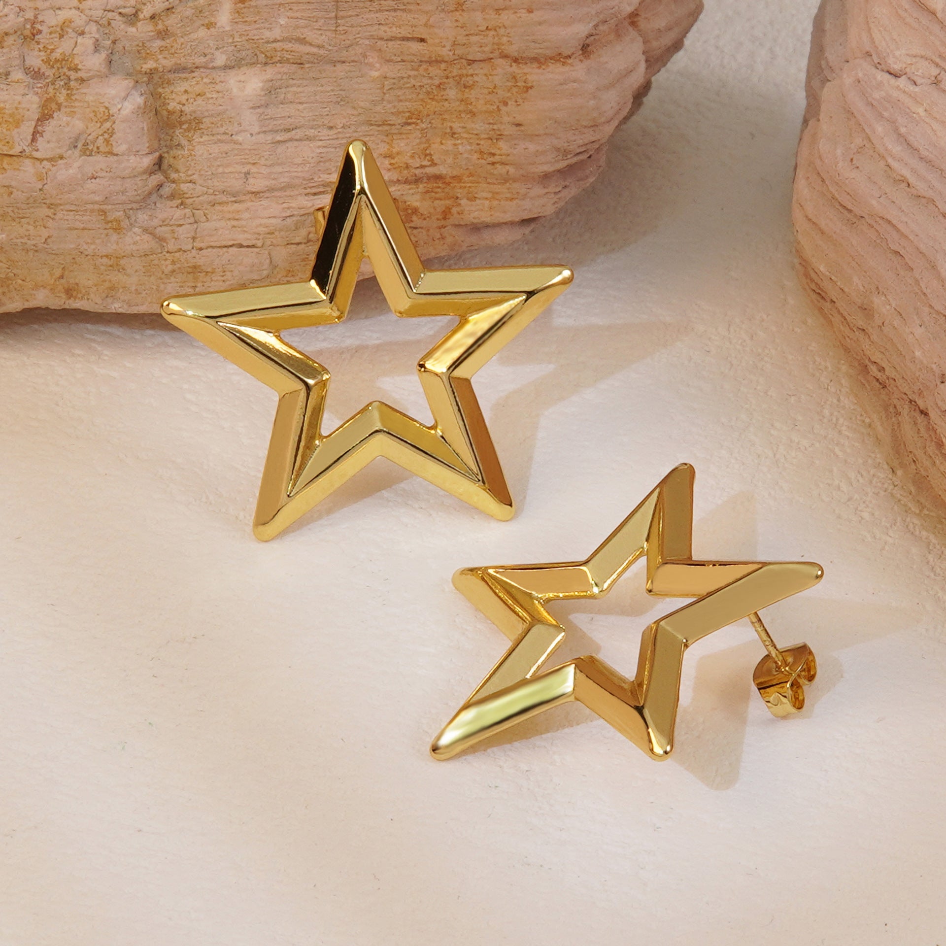 Wholesale  hollow stars  earrings stainless steel smooth five-pointed star earrings